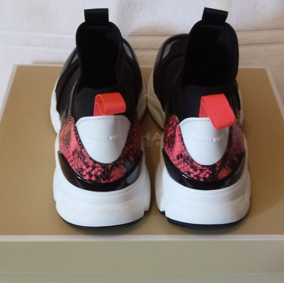 "New" Michael Kors Willow Slip On Scuba Sneakers - Picture 10 of 16